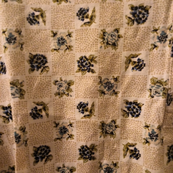 Floral Cream Universal Thread Women's Small Casual NWT Shirt - Picture 2 of 4